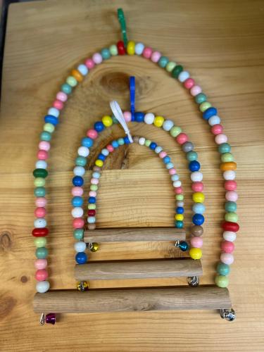 مرجيحة طيور تعليق مع جرس مجثم ألوان متعددة