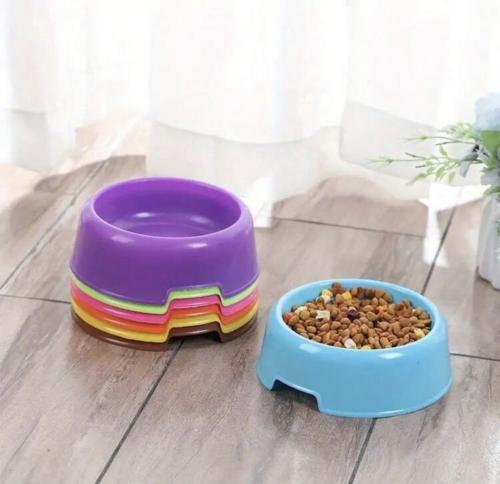 اطباق بلاستيكية للحيوانات الاليفة بالوان عشوائية