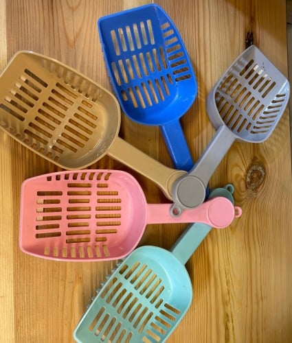 مجرفة وسط بلاستيكية لفضلات القطط والحيوانات الاليف...