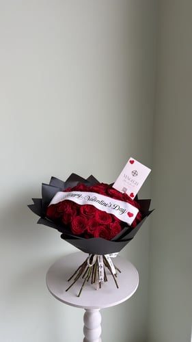 بوكيه احمر مع عباره مطبوعة✍🏻