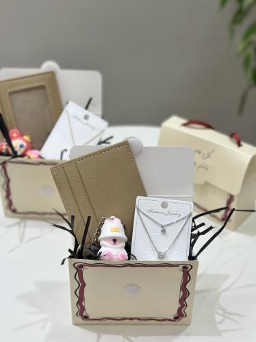 شنطه العيد سلسال اختيار عشوائي من الموجود في الصور...