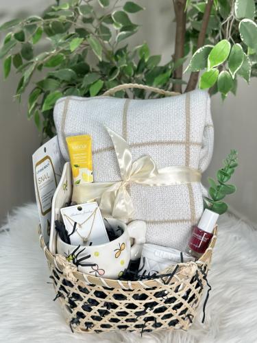 سلة أهداء شتوية أنيقه بلوفر فري سايز