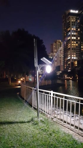 كشاف فانوس على الطاقة شمسية