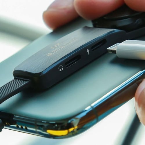 مسكة جوال متعددة المنافذ