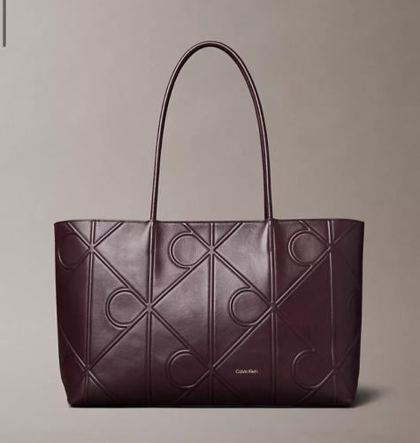 توت باق من كالفن كلاين