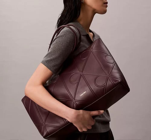 توت باق من كالفن كلاين