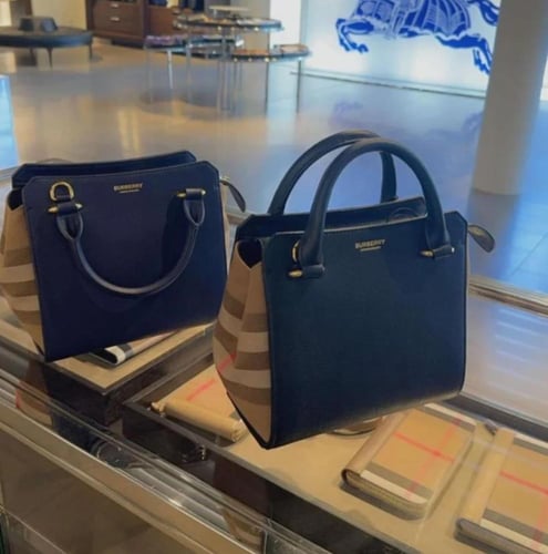 شنطة بيربري جلدية صغيرة باللون الأسود