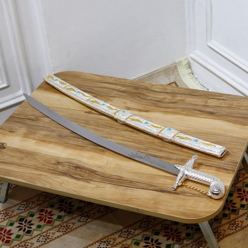 سيف الفخامة – هدية تعكس الهيبة والمقام الرفيع