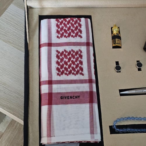 هدية رجالية ملكية للزي السعودي الرسمي