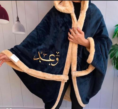 تألقي في أجواء الشتاء مع هذا الشال الأنيق بتصميمه...