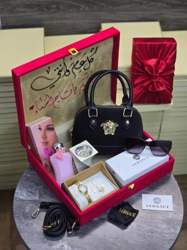 هدية نسائيه فاخرة شنطة مع نظارة وساعة وعطر ببوكس م...