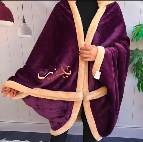 تألقي في أجواء الشتاء مع هذا الشال الأنيق بتصميمه...