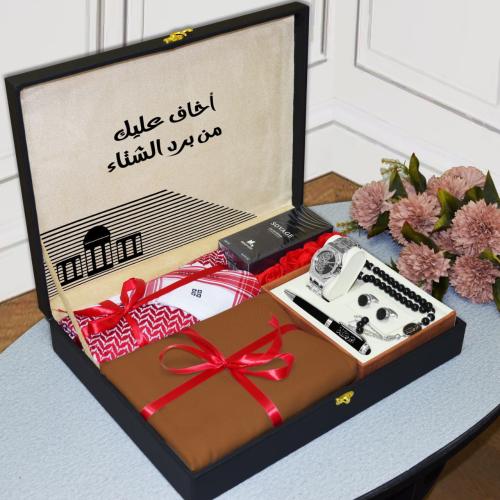 هدية شتويه قماش مع شماغ وطقم ساعة في بوكس انيق