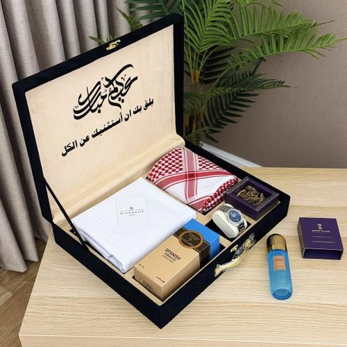 بوكس اهداء رجالي قماش مع شماغ ومجموهة منتجات فخمة