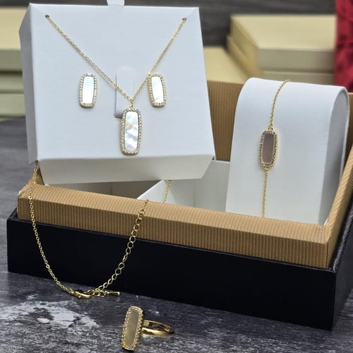 هدية نسائيه فاخرة شنطة مع نظارة وساعة وعطر ببوكس م...