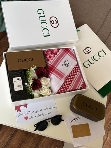 بوكس اهداء انيق شماغ مع عطر ونظارة بتغليف مميز