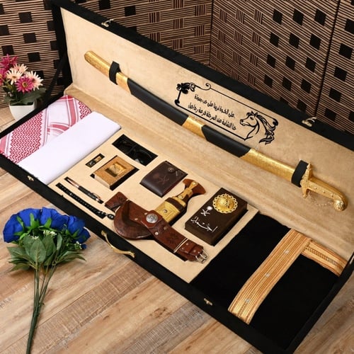 هدايا رجالي بوكس ملكي بشت خنجر شماغ قماش عبارة وال...