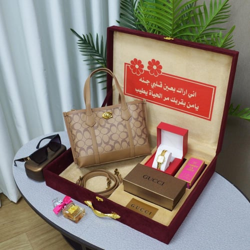 هدية نسائية فاخرة شنطة مع نظارة مع عطر وساعة
