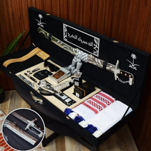 بوكس ملكي رجالي باللون الفضي المكلي