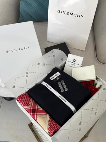 بكج اهداء شتوي قماش الخلية مع شماغ وبوك من ماركة ج...