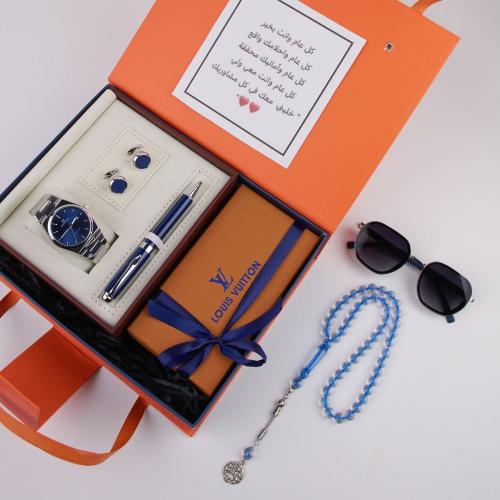 بكج إهداء رجالي راقٍ بتفاصيل فخمة، مثالي للمناسبات...