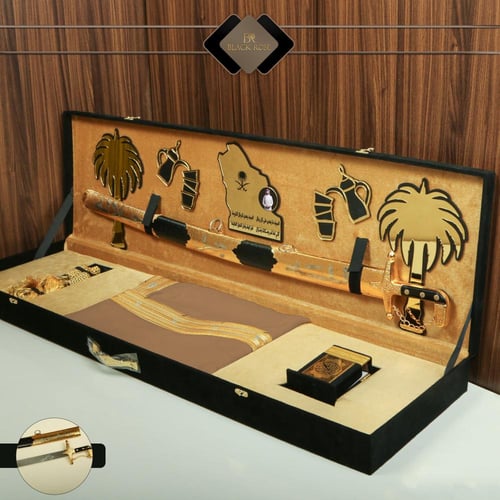 بوكس اهداء ملكي سيف مع بشت بتصميم فخم