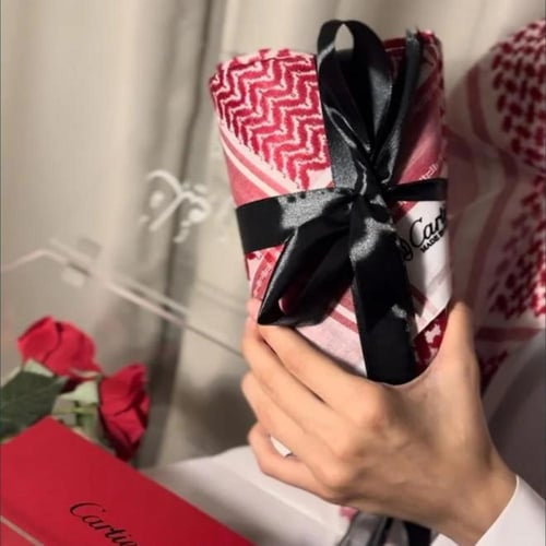 بوكس الأناقة شماغ مع نظارة بتغليف مميز