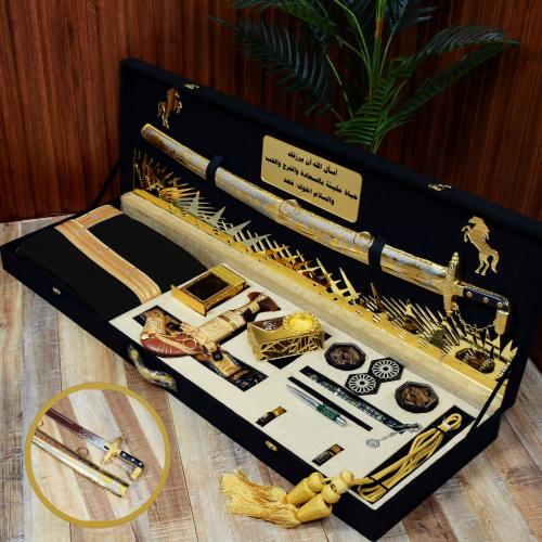 بوكس اهداء فاخر بسيف تذكاري فخم ومبخرة مكتبية من ا...