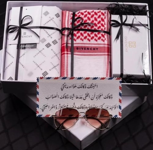 بوكس اهداء مميز شماغ مع قماش مع نظارة بتغليف مميز