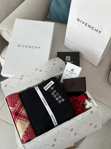 بكج اهداء شتوي قماش الخلية مع شماغ وبوك من ماركة ج...