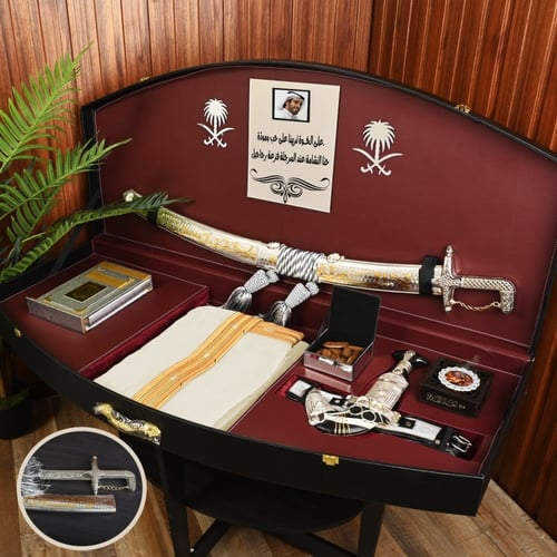 بوكس الفخامه للهداء ملكي فاخر سيف مع مشلح مع اكسسو...