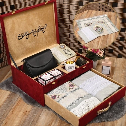 بوكس شنطه مع طقم صلاة مع اكسسوارات راقيه