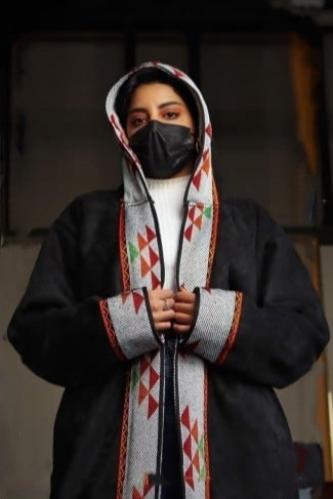 فروة شتوية سوداء مع سدو