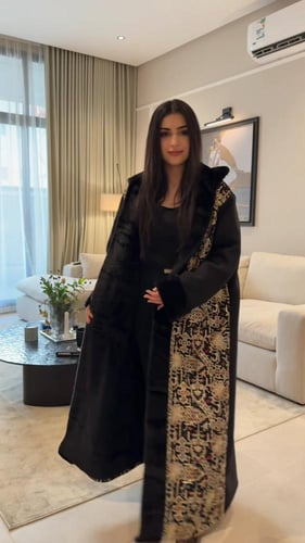 فروة نسائية شتوية أنيقة وعصرية