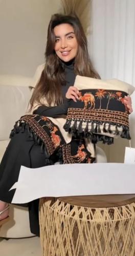 شال نسائي بالأسم