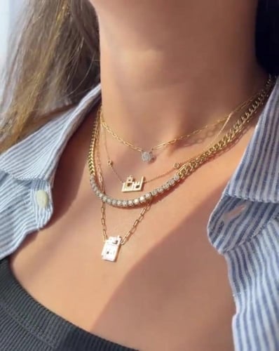 سلسال بتصميم الاسم مع حرف