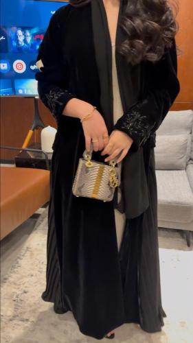 عبايه الشتاء المخمل الفاخر