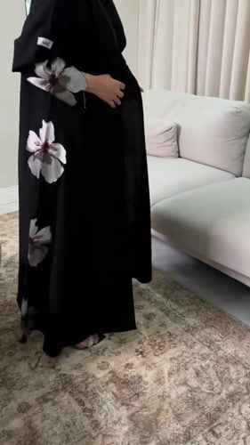 عباية أنيقة وعصرية