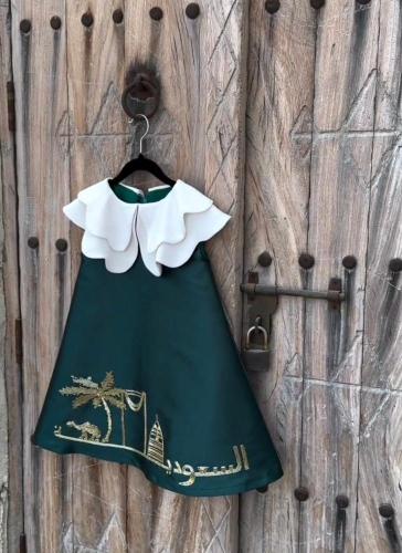 فستان أميرة الوطني الصغيرة