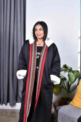 فروه نسائي مطرزه بالسدو الاحمر