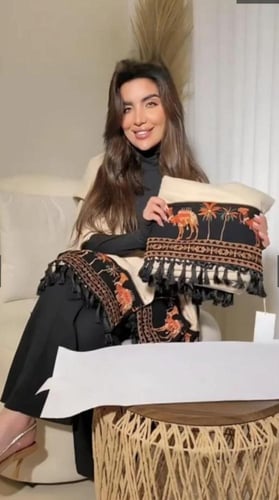 شال نسائي بالأسم