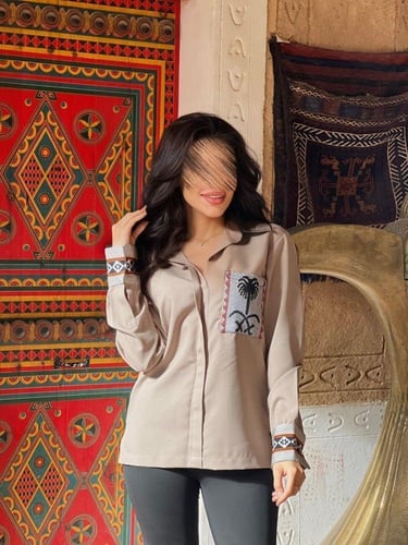 قميص بتطريز السدو