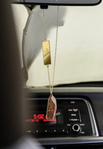 تعليقة سيارة مع كسرة العود اكرليك