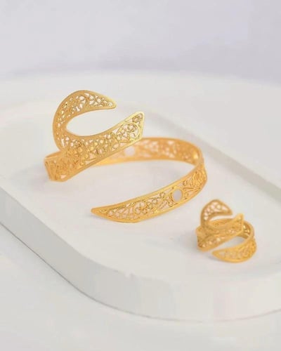 اسوارة وخاتم الحرف العربي