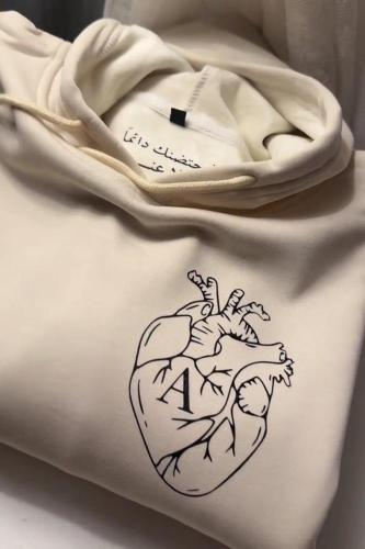 بلوفر ليحتضنك دائماً بدلاً عني معا الاحرف جوى الهو...