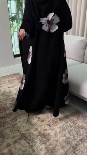 عباية أنيقة وعصرية