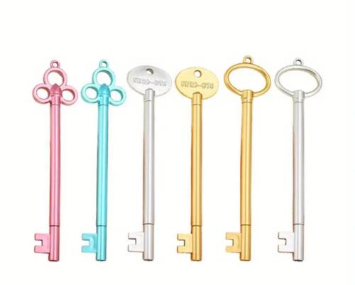 أقلام حبر جل على شكل مفتاح