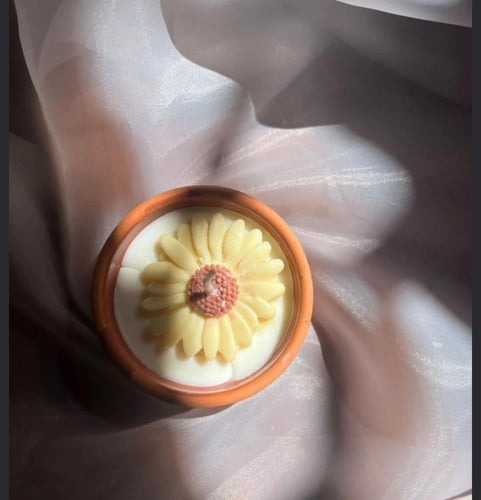 شمعة الفخار وسط