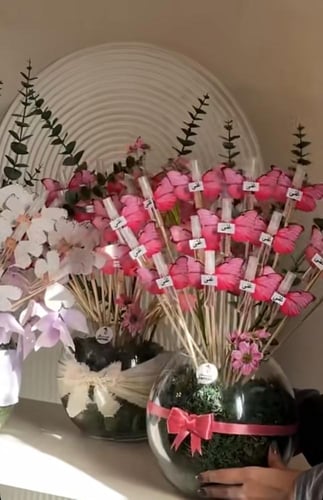 ١٥ توزيعه عطر ميني مع الفازه