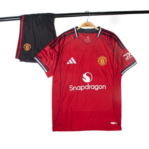 طقم مانشستر يونايتد الاساسي 2025-2026